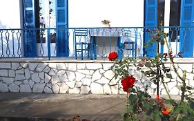 Rhodes Town Garden Apartment